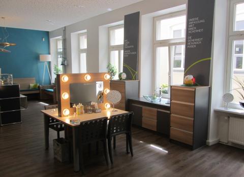 Kontaktlinsenstudio, Anpasstisch