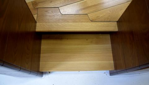Stufe und Parkett