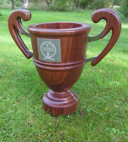 Pokal auf Grün